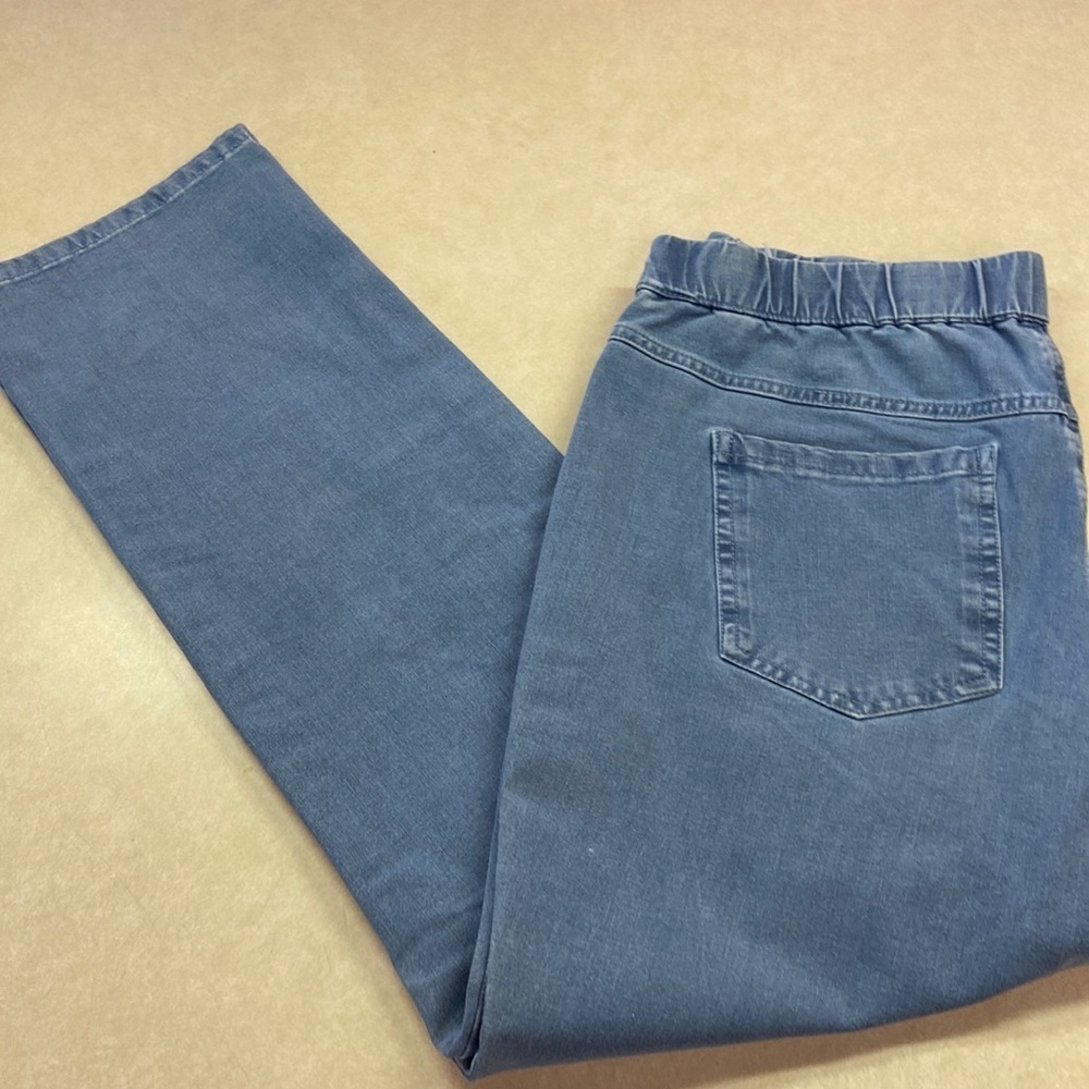 Isaac Mizrahi Straight Leg Elastic Waistband Lightwash Jeans 8P